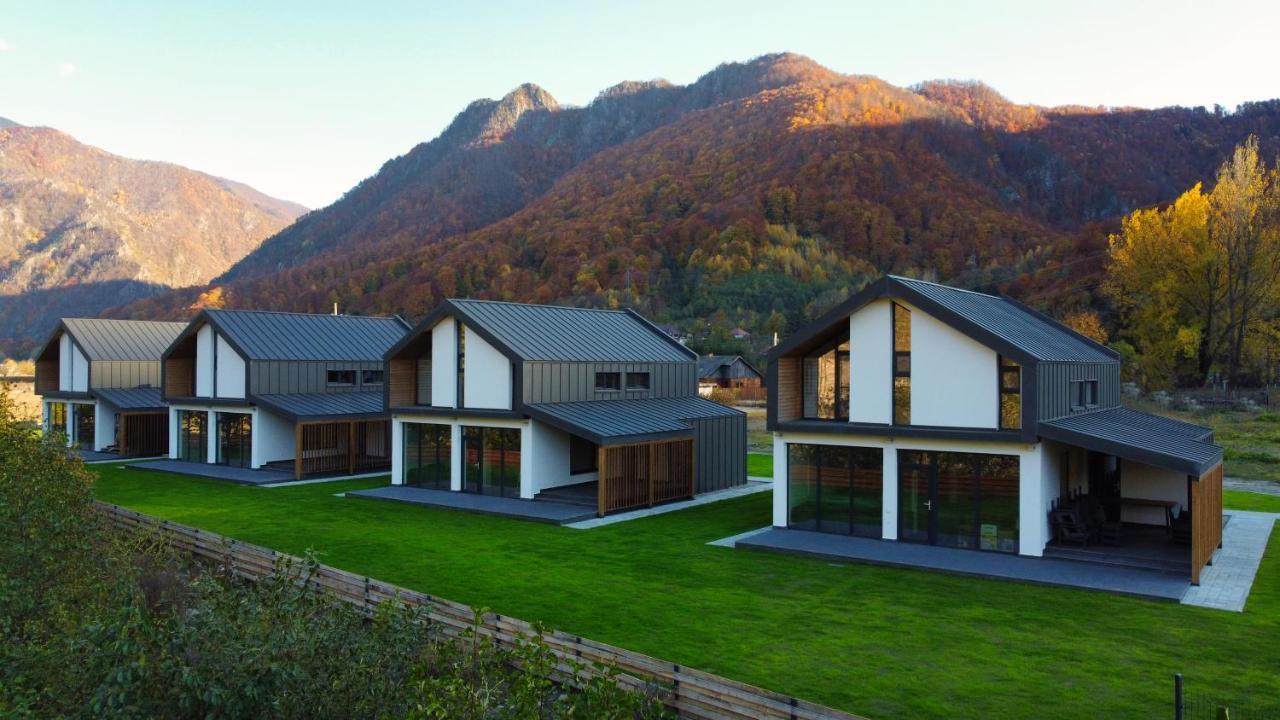 Complex Lunlo Village Brezoi Exterior photo